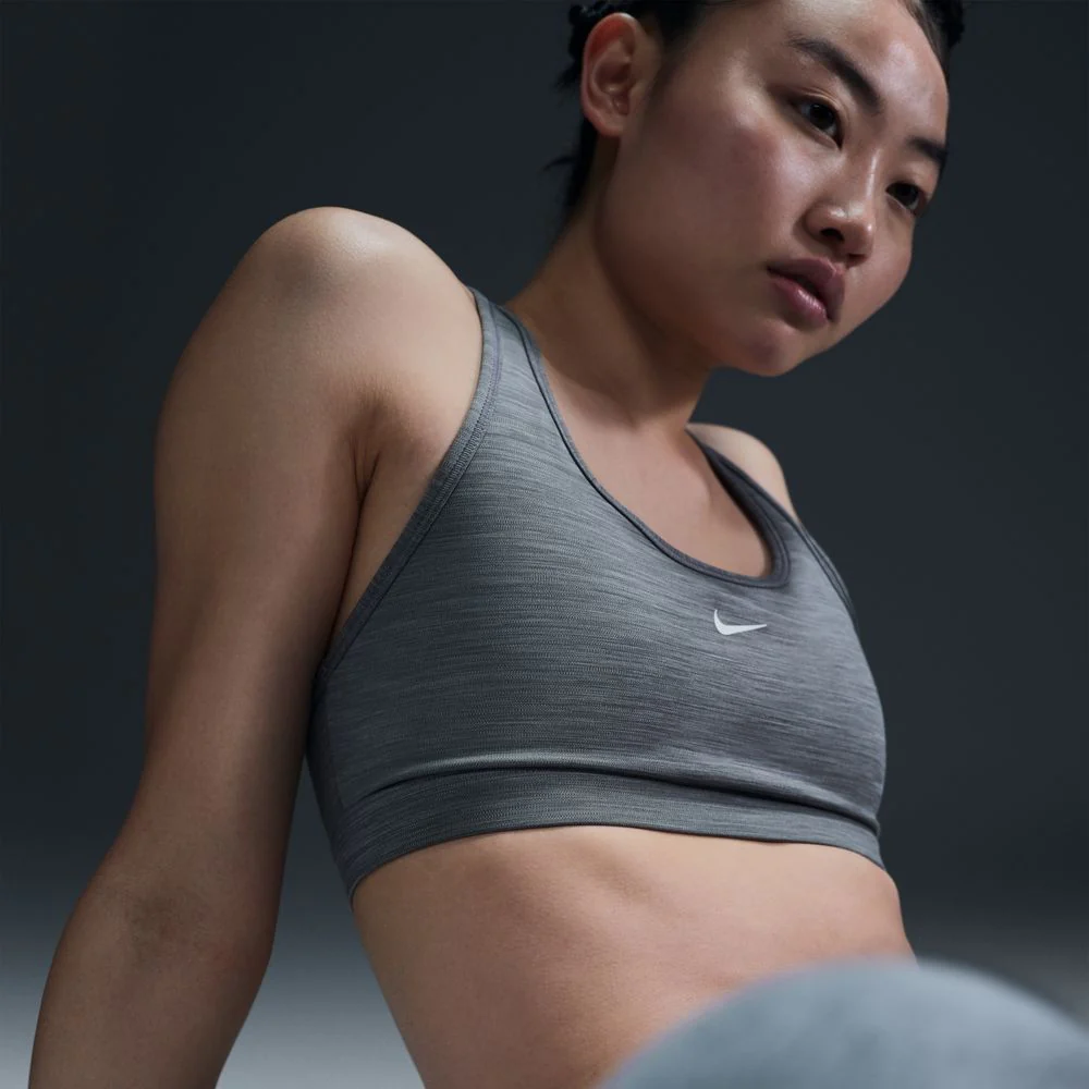 Nike Women's Swoosh Light Support Non-Padded Sports Bra - Image 9